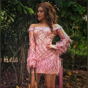 Stunning mini dress to wear to any occasion.
